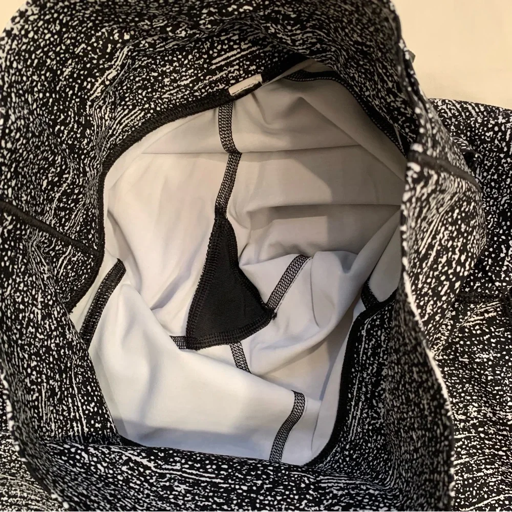 Lululemon Pace Perfect 7/8 Tight 25” Leggings 4 Air Time White Black Activewear